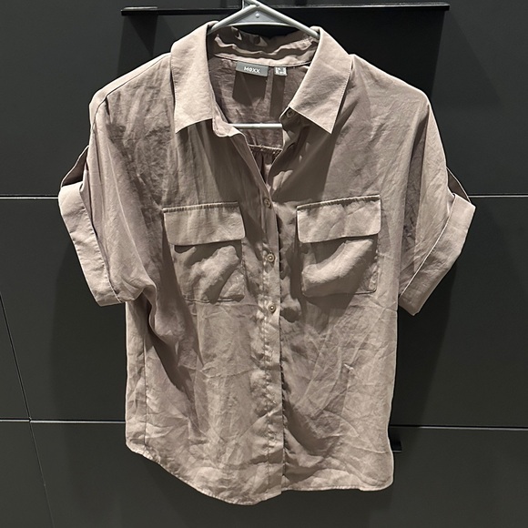Mexx Tops - NWOT Mauve/Taupe Short Sleeve Button-Up Shirt